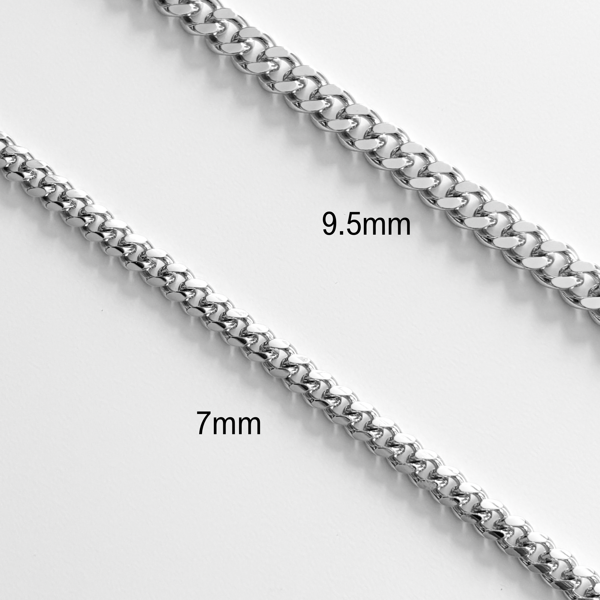 Zoe Statement Curb Chain in silver showing 9.5mm and 7mm sizes side by side highlighting difference in link thickness and shine